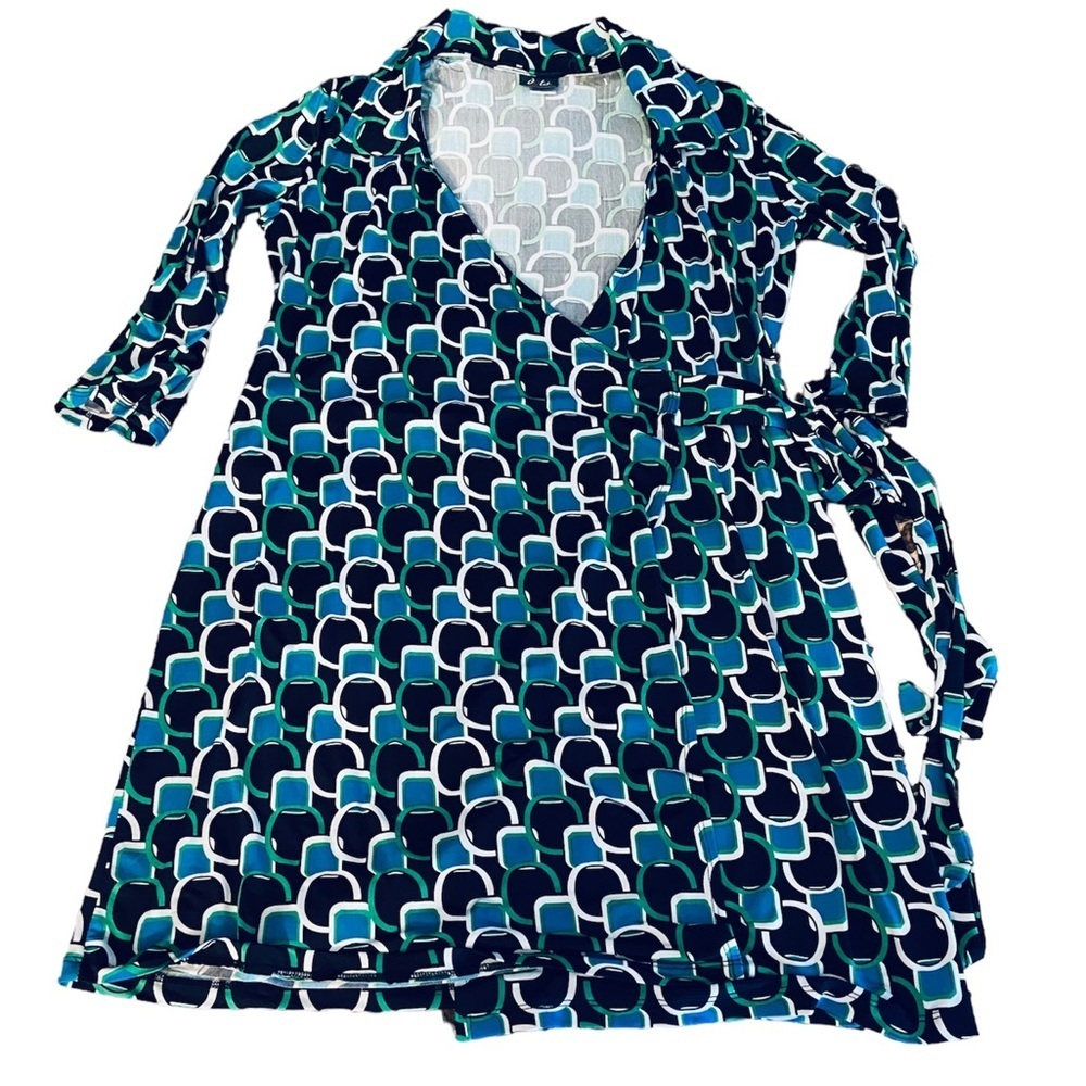 Geometric Chainlink Wrap Dress - Picture 2 of 10